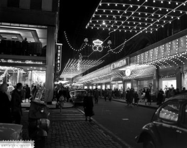 Feestverlichting in Brussel tgv het komende huwelijk van Koning Boudewijn , v, Bestanddeelnr 911-8357