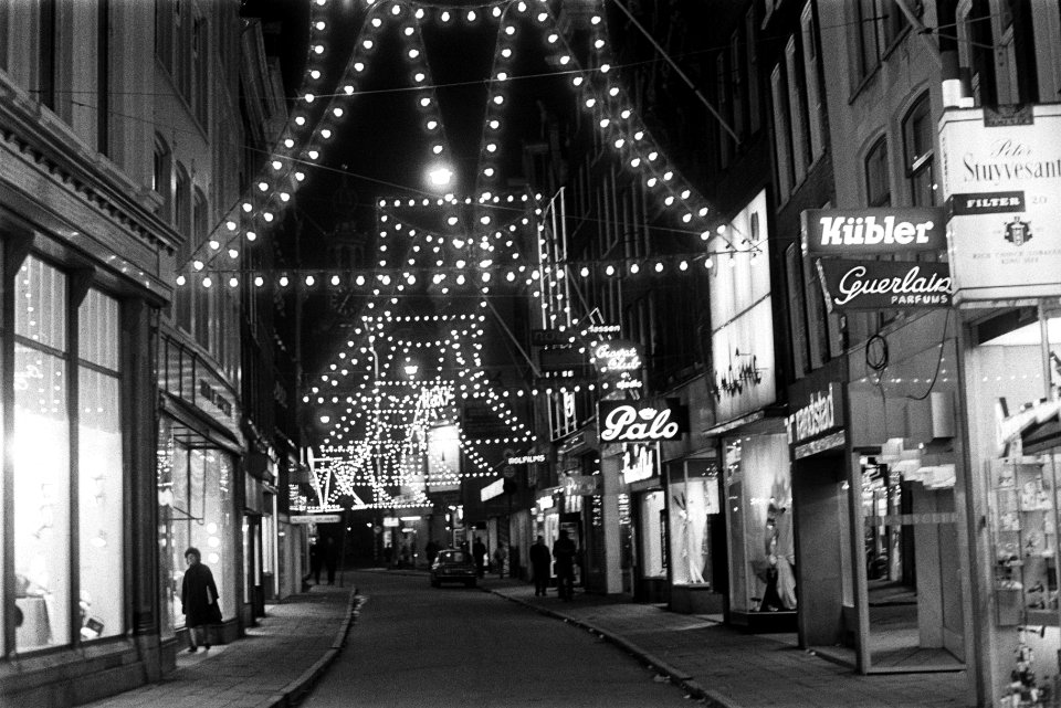 Feestverlichting in binnenstad van Amsterdam, Bestanddeelnr 923-0663