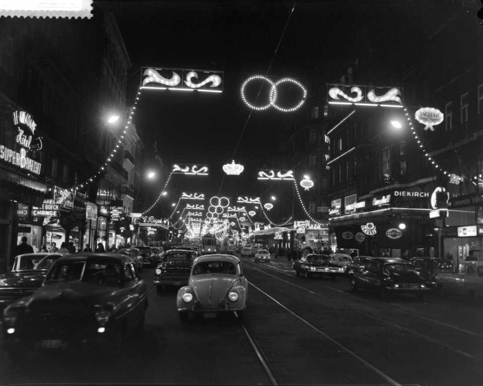 Feestverlichting in Brussel tgv het komende huwelijk van Koning Boudewijn , v, Bestanddeelnr 911-8356