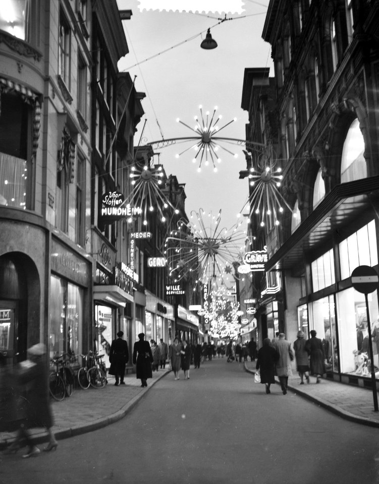 Feestverlichting 1959 Nieuwendijk Amsterdam, Bestanddeelnr 910-8347