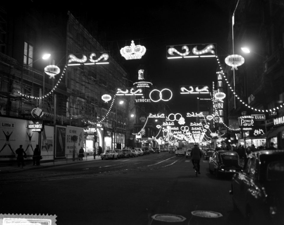 Feestverlichting in Brussel tgv het komende huwelijk van Koning Boudewijn, Bestanddeelnr 911-8352
