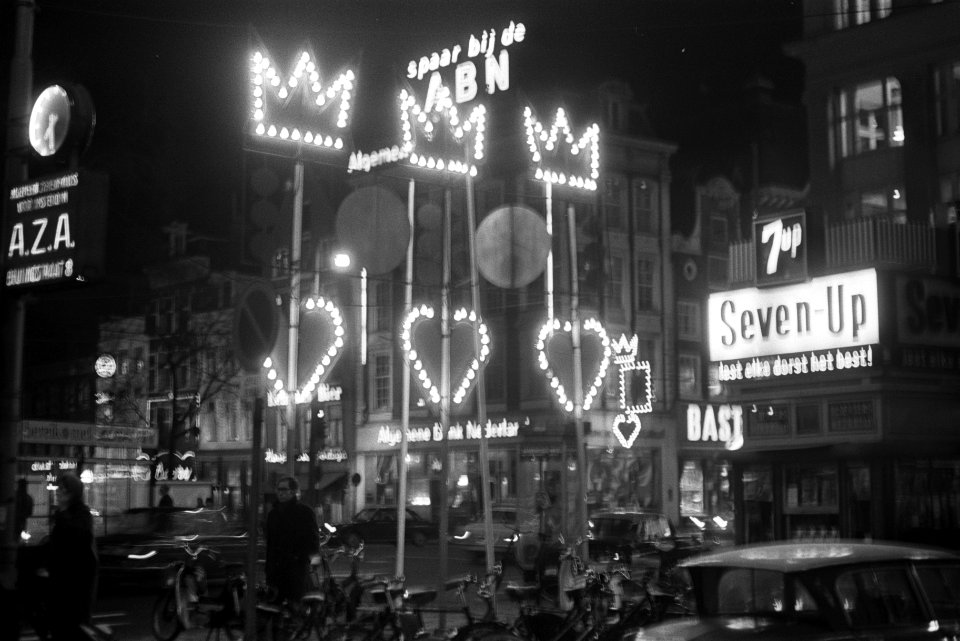 Feestverlichting in binnenstad van Amsterdam. Verlichting Leidseplein, Bestanddeelnr 923-0660