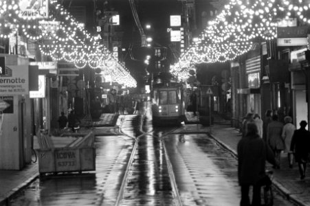 Feestverlichting in Amsterdam, Leidstestraat verlicht, Bestanddeelnr 926-0447