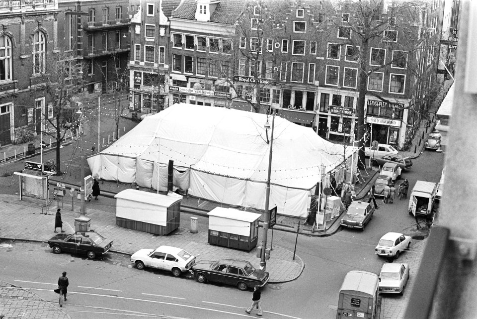 Feestweek op Leidseplein Amsterdam tent voor manifestatie i.v.m. Bouwesplannen, Bestanddeelnr 929-0153