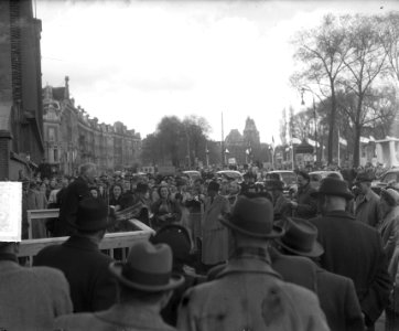 Feestweek Ferdinand Bolstraat, opening door burgemeeste d'Ailly, Bestanddeelnr 903-9288