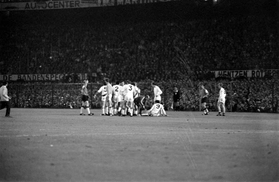 Feijenoord tegen Estudiantes 1-0 Feijenoord wint World beker spelmoment, Bestanddeelnr 923-8329