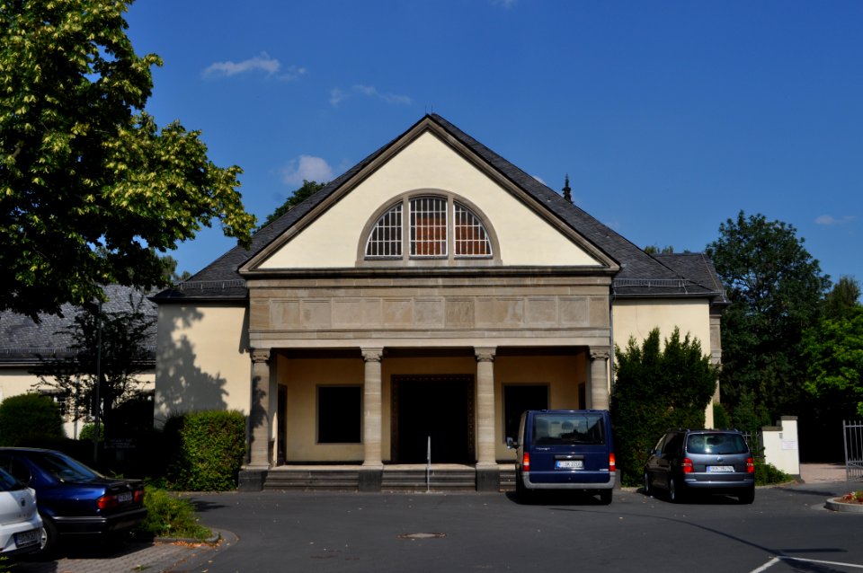 Fechenheim. Friedhof, Trauerhalle