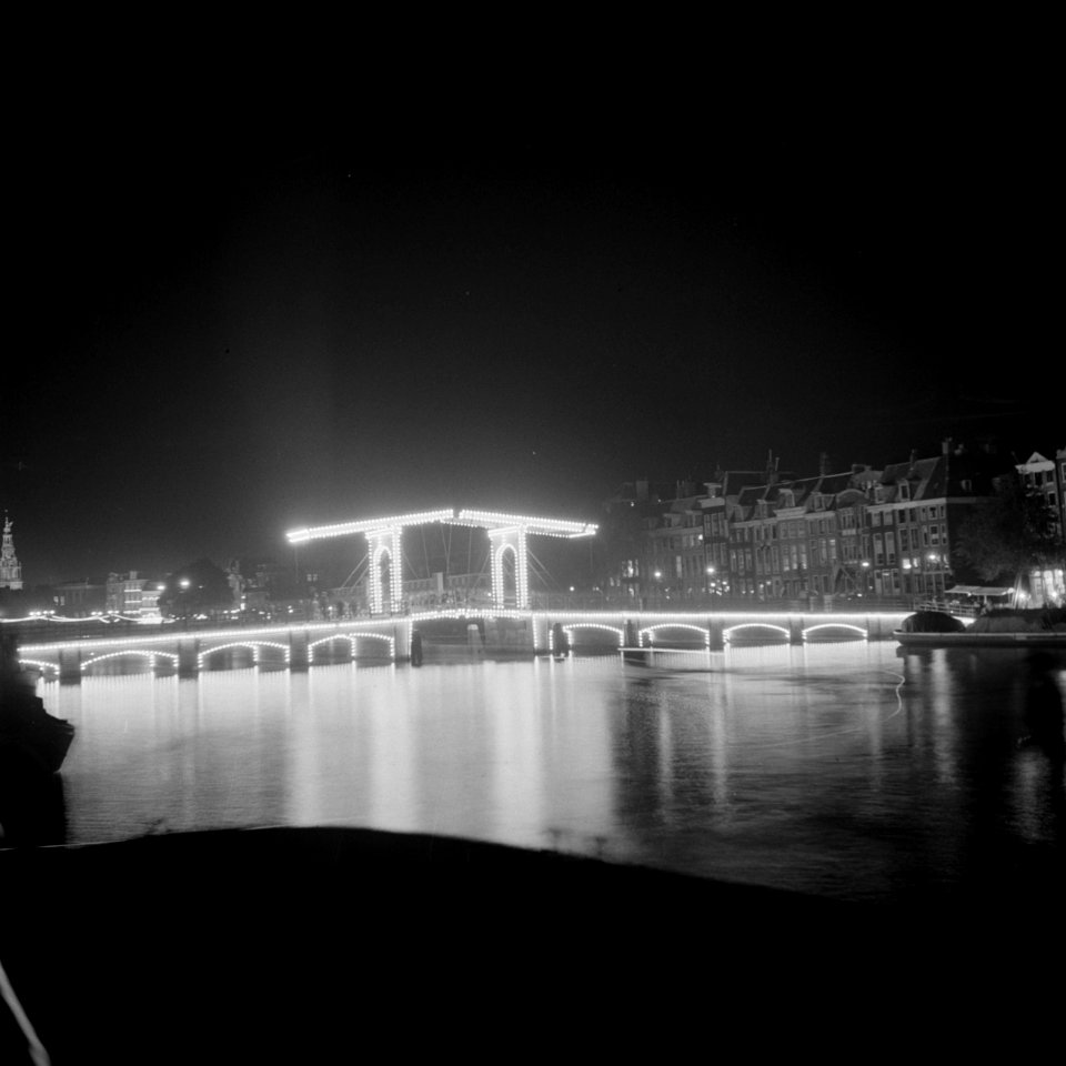 Feestverlichting Amsterdam Magere Brug over de Amstel, Bestanddeelnr 255-7296