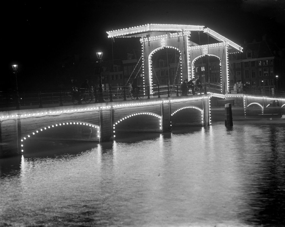 Feestverlichting Magere Brug . Close up, Bestanddeelnr 902-9367