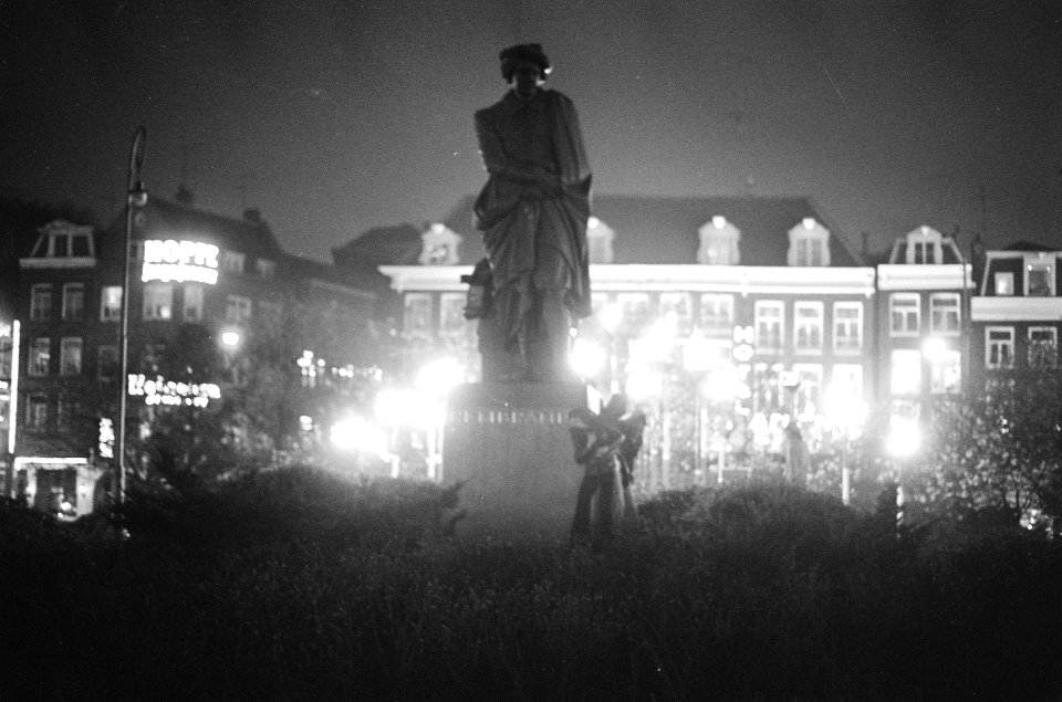 Feestverlichting op het Rembrandtplein, Bestanddeelnr 927-8989