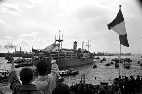 Feijenoordsupporters naar Lissabon De schepen Waterman en Groote Beer worden na, Bestanddeelnr 915-1210