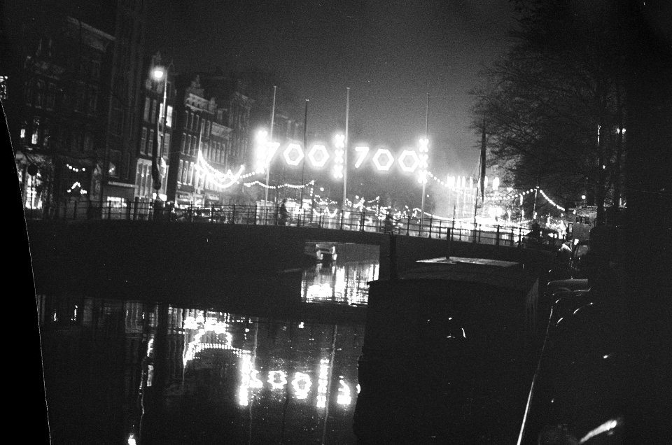 Feestverlichting op de Kloveniersburgwal, Bestanddeelnr 927-8986