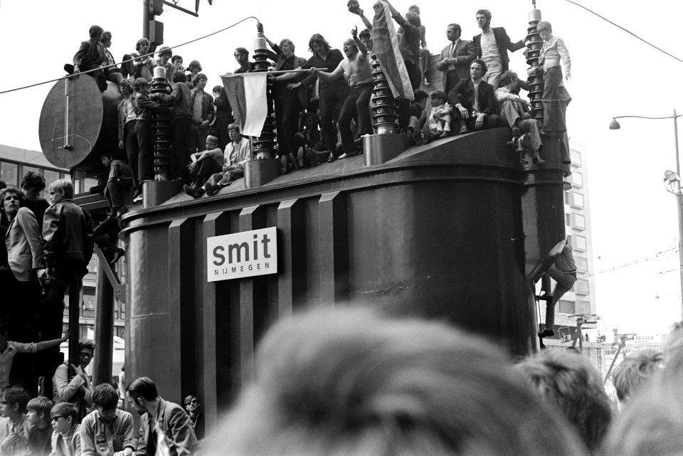 Feijenoordspelers ingehaald op stadhuis, Rotterdam, Bestanddeelnr 923-5076