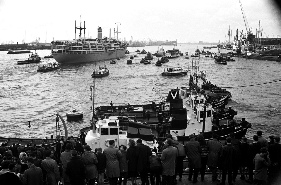 Feijenoordsupporters naar Lissabon De schepen Waterman en Groote Beer bij Hoek , Bestanddeelnr 915-1215