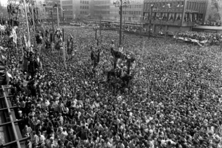 Feijenoordspelers ingehaald op stadhuis, Rotterdam, Bestanddeelnr 923-5075