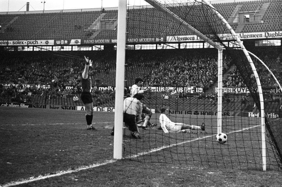 Feijenoord tegen MVV 2-0 Nico Jansen (niet zichtbaar) scoort, Bestanddeelnr 928-4155