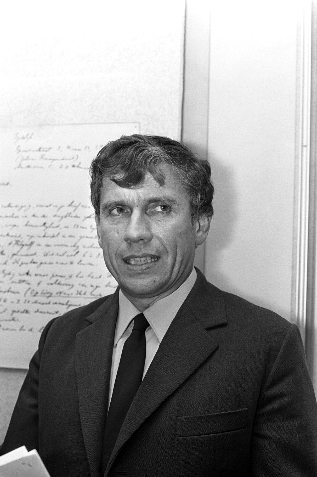 Feest bij Bezige Bij , omdat De Avonden van G. K. van het Reve 25 jaar geleden …, Bestanddeelnr 925-9930