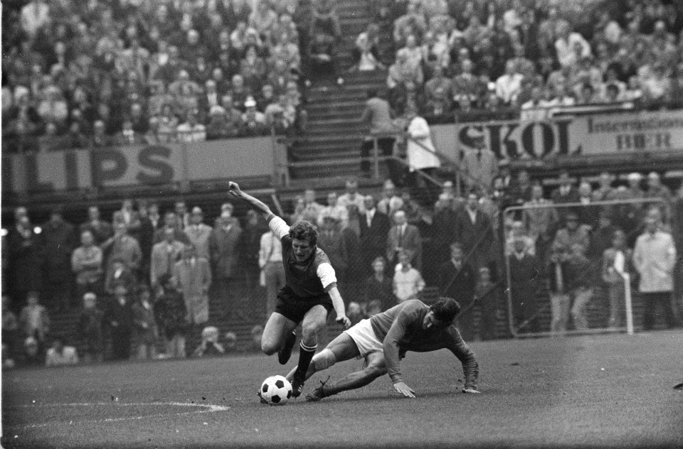 Feijenoord tegen Volendam 3-0 Wim Jansen valt, Bestanddeelnr 923-9338