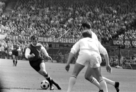 Feijenoord tegen Telstar 4-1. Coen Moulijn in actie, Bestanddeelnr 922-4274