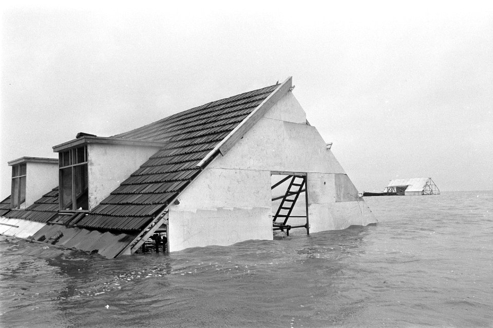Filmdecor voor film over boek van Jan de Hartog De kleine Ark wordt gebouwd in, Bestanddeelnr 923-7388