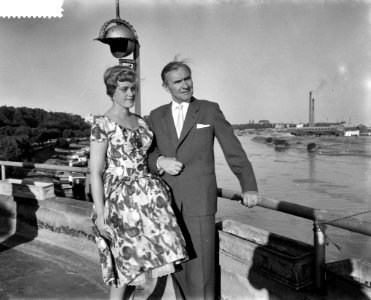 Filmfestival te Arnhem, het echtpaar Wisbar op het Rijnterras te Arnhem, Bestanddeelnr 910-4573