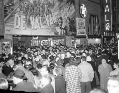 Film De Val van Berlijn in bioscoop Royal te Amsterdam betreft Russische fil…, Bestanddeelnr 904-3436