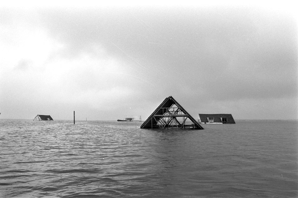Filmdecor voor film over boek van Jan de Hartog De kleine Ark wordt gebouwd in, Bestanddeelnr 923-7392