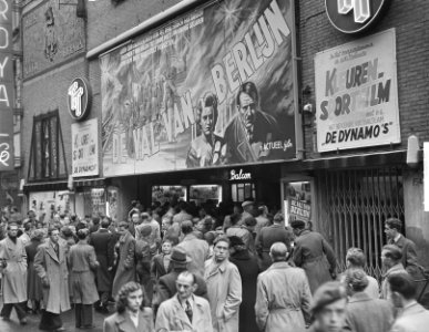 Film De Val van Berlijn in bioscoop Royal te Amsterdam betreft Russische fil…, Bestanddeelnr 904-3431