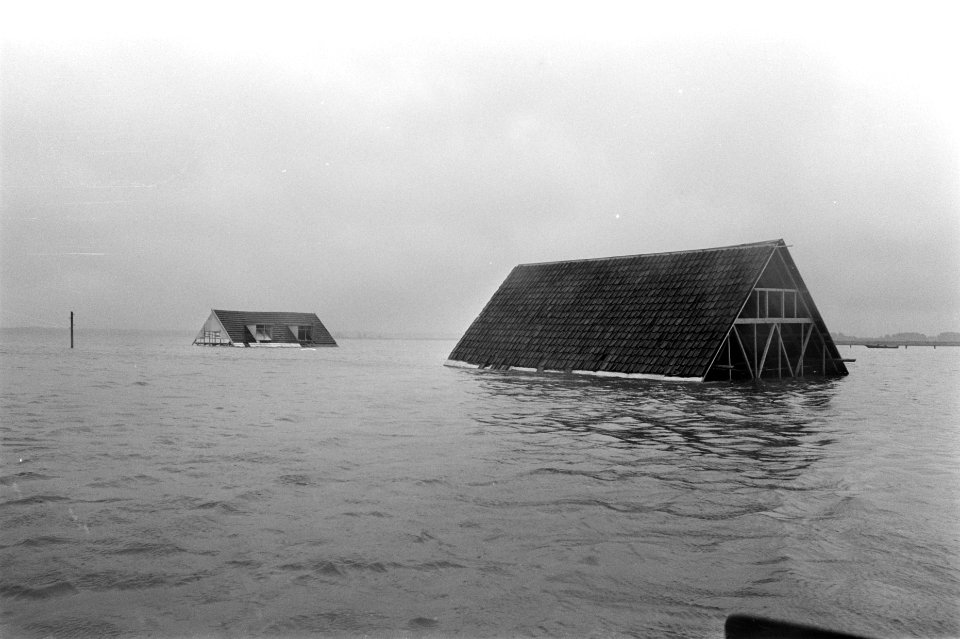Filmdecor voor film over boek van Jan de Hartog De kleine Ark wordt gebouwd in, Bestanddeelnr 923-7391