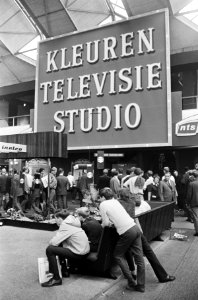 Firato. Grote belangstelling voor de stand van de NTS kleuren televisie, Bestanddeelnr 920-7444
