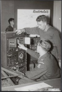 Firato tentoonstelling van artikelen op radiogebied, opent in het Amsterdamse , Bestanddeelnr 053-0549