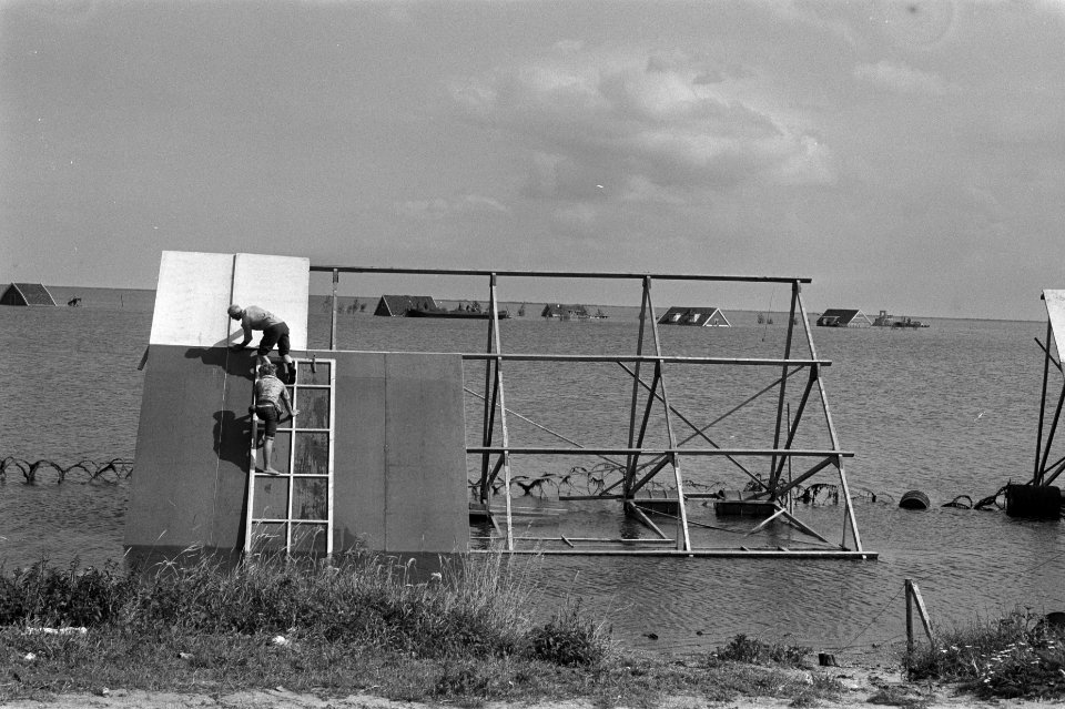 Filmdecor voor film over boek van Jan de Hartog De kleine Ark wordt gebouwd in, Bestanddeelnr 923-7629