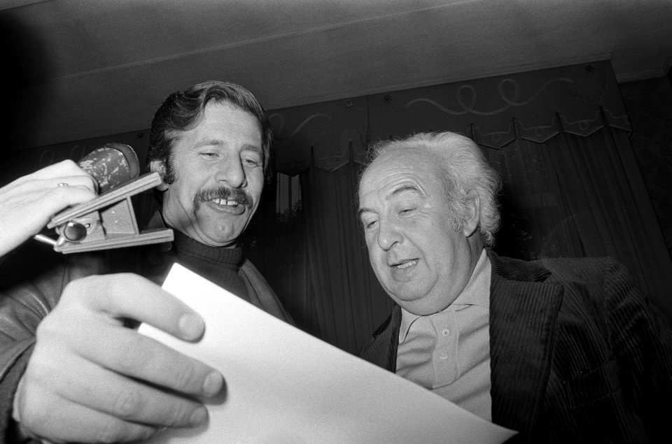 Film Fiddler on the roof in Tuschinsky Amsterdam, vlnr Topol en Lex Goudsmi, Bestanddeelnr 925-0676