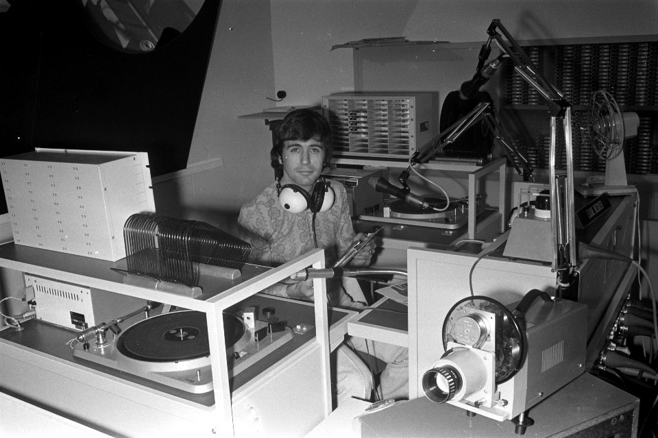 Firatotentoonstelling RAI Amsterdam, discjockey Eddy Becker tijdens uitzending, Bestanddeelnr 924-9218