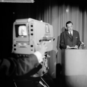 Firato 1963 geopend Dhr E A Schuezzenhelm aan het woord, Bestanddeelnr 915-5241