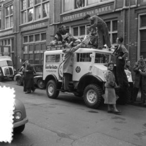 Filmexpeditie naar de Goudkust in Afrika, in opdracht van cacaofabrikant Van Hou, Bestanddeelnr 904-8679
