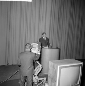 Firato 1963 geopend Dhr E A Schuezzenhelm aan het woord, Bestanddeelnr 915-5239
