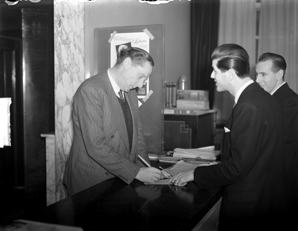 Fillmregisseur Carol Reed (van de film The Third Man) in Amsterdam, Bestanddeelnr 903-7969
