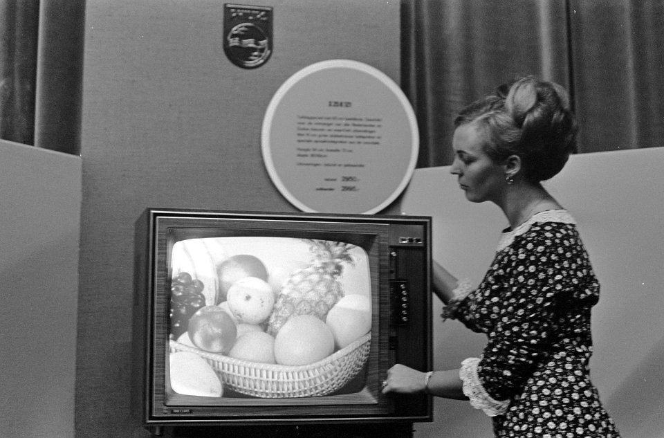 Firato 1967 . Een kleuren televisie voor ruim f 2900, Bestanddeelnr 920-7240