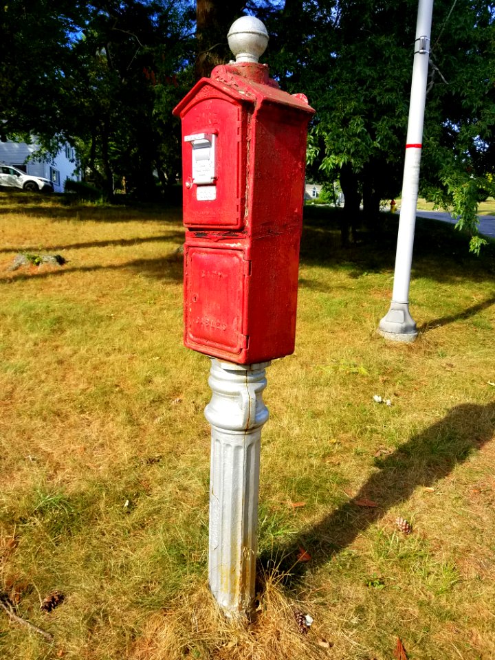 Fire alarm call box and city cables (Gamewell) - Belmont, MA - 20200814 085117