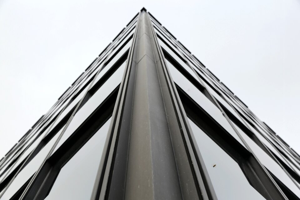 Corner building glass windows