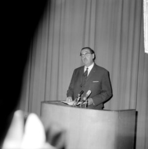 Firato 1963 geopend Dhr E A Schuezzenhelm aan het woord, Bestanddeelnr 915-5237