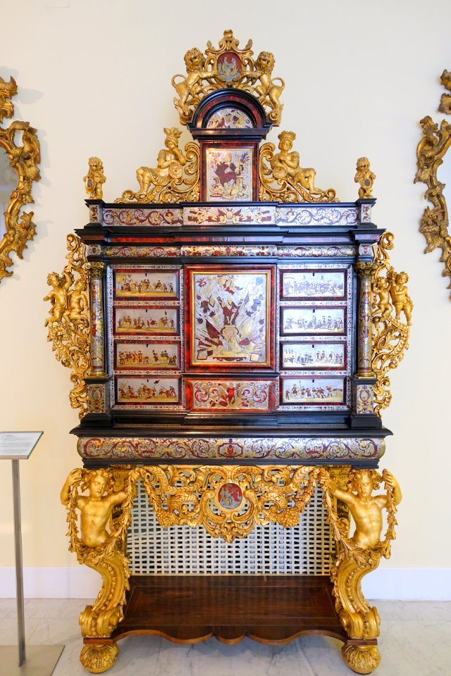 Filing cabinet for Philip V of Spain, by Hendrick van Soest, Antwerp, c. 1713, marquetry of tortoise shell, jacaranda, ebonized wood, tin, bronze - Museo Nacional de Artes Decorativas - Madrid, Spain - DSC08449