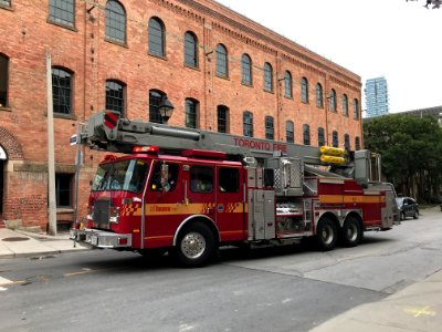 Fire engine T334 at Front Street
