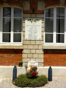 Filain (Aisne) plaque monument aux morts à la mairie