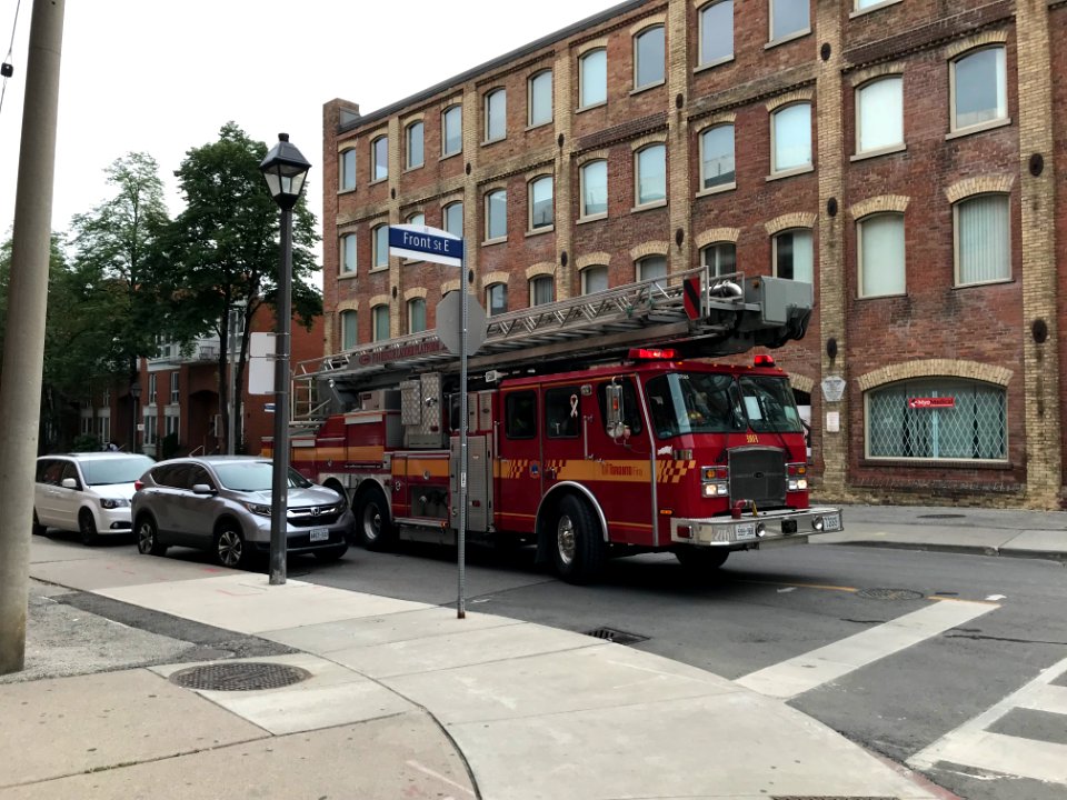 Fire engine T333 at Front Street