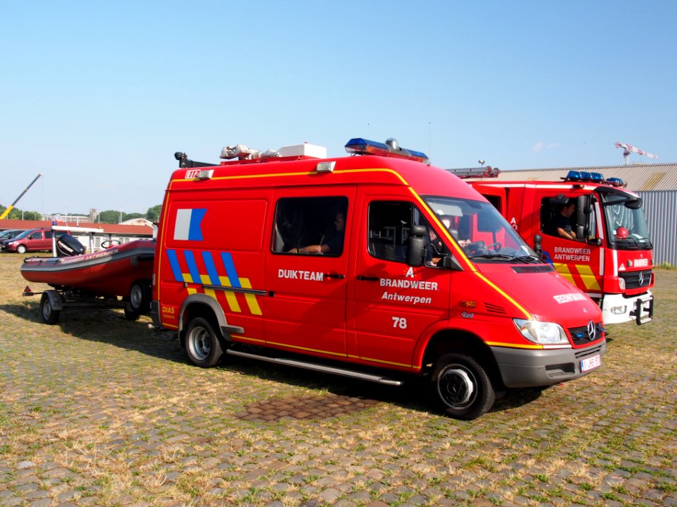 Fire engine Brandweer Antwerpen Duikteam, Unit A78 pic3
