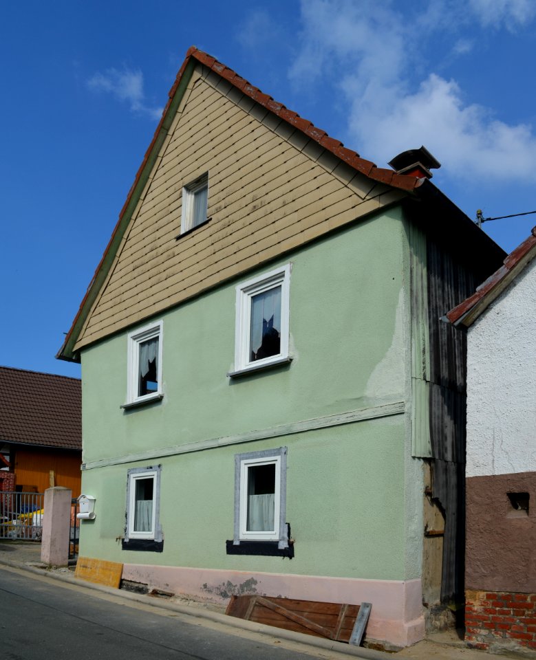 Finstrenthal, Landsteiner Straße 12