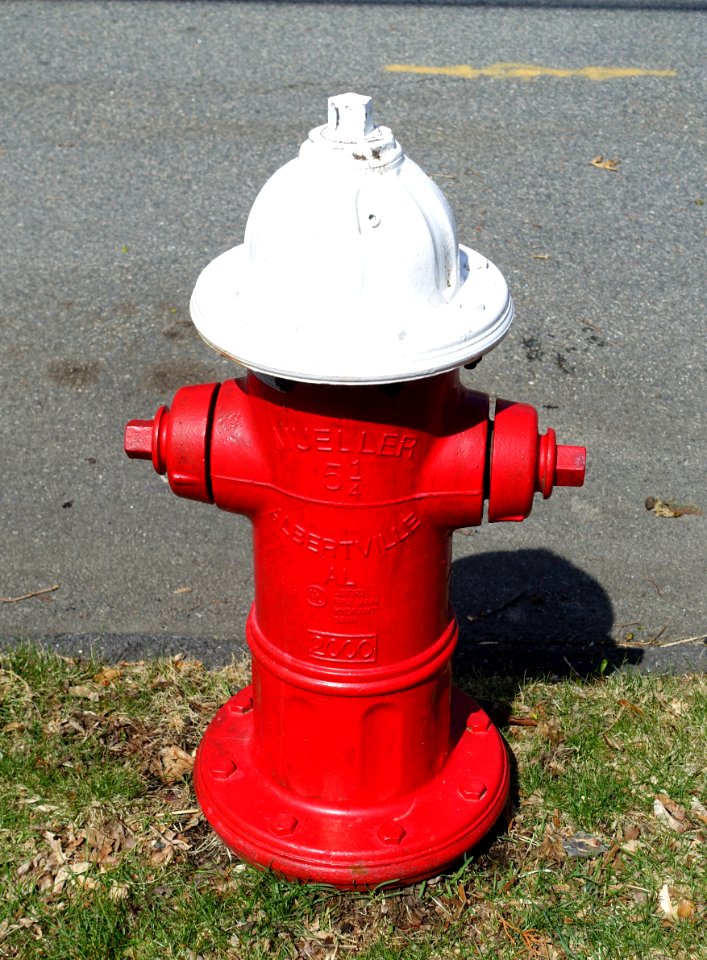 Fire hydrant, Mueller 5.25 2000, Albertville AL - Arlington, MA - DSC00425