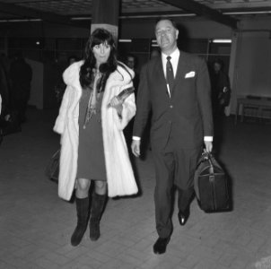 Filmster Daliah Lavi op Schiphol, Opdracht Columbia, Bestanddeelnr 918-9691 photo